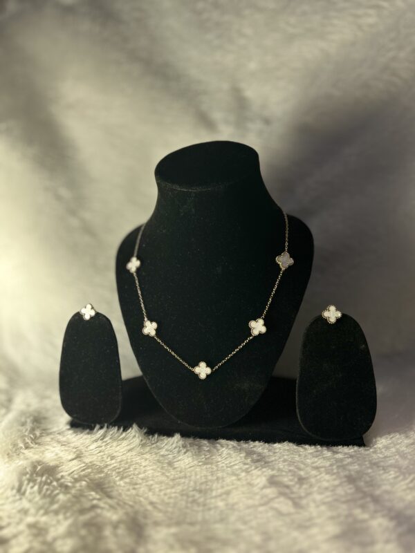 Trendy Korean Necklace set - Image 3