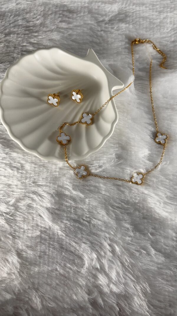 Trendy Korean Necklace set - Image 4