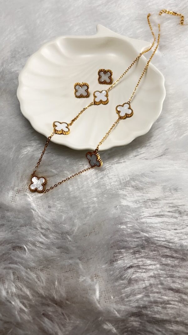 Trendy Korean Necklace set - Image 5