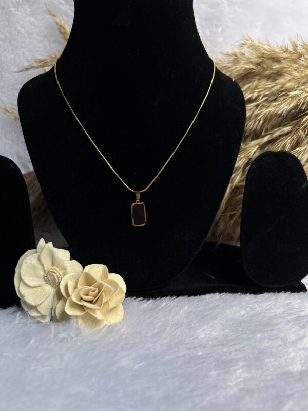 Black stone Anti tarnish Gold chain - Image 2