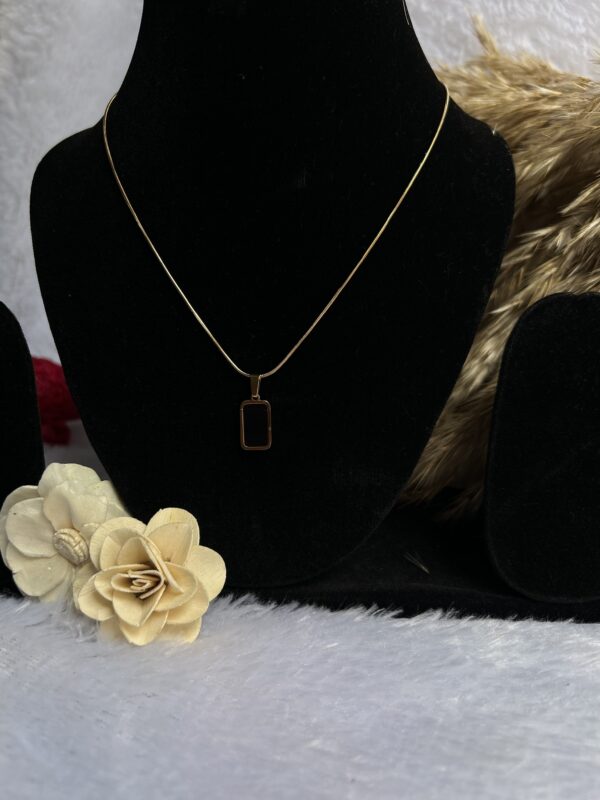 Black stone Anti tarnish Gold chain - Image 4