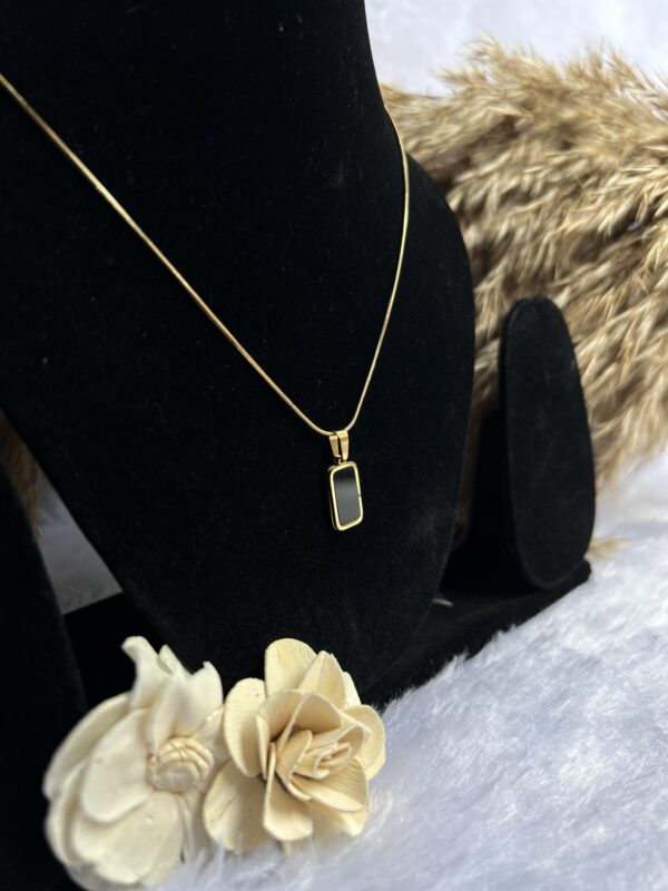 Black stone Anti tarnish Gold chain - Image 3