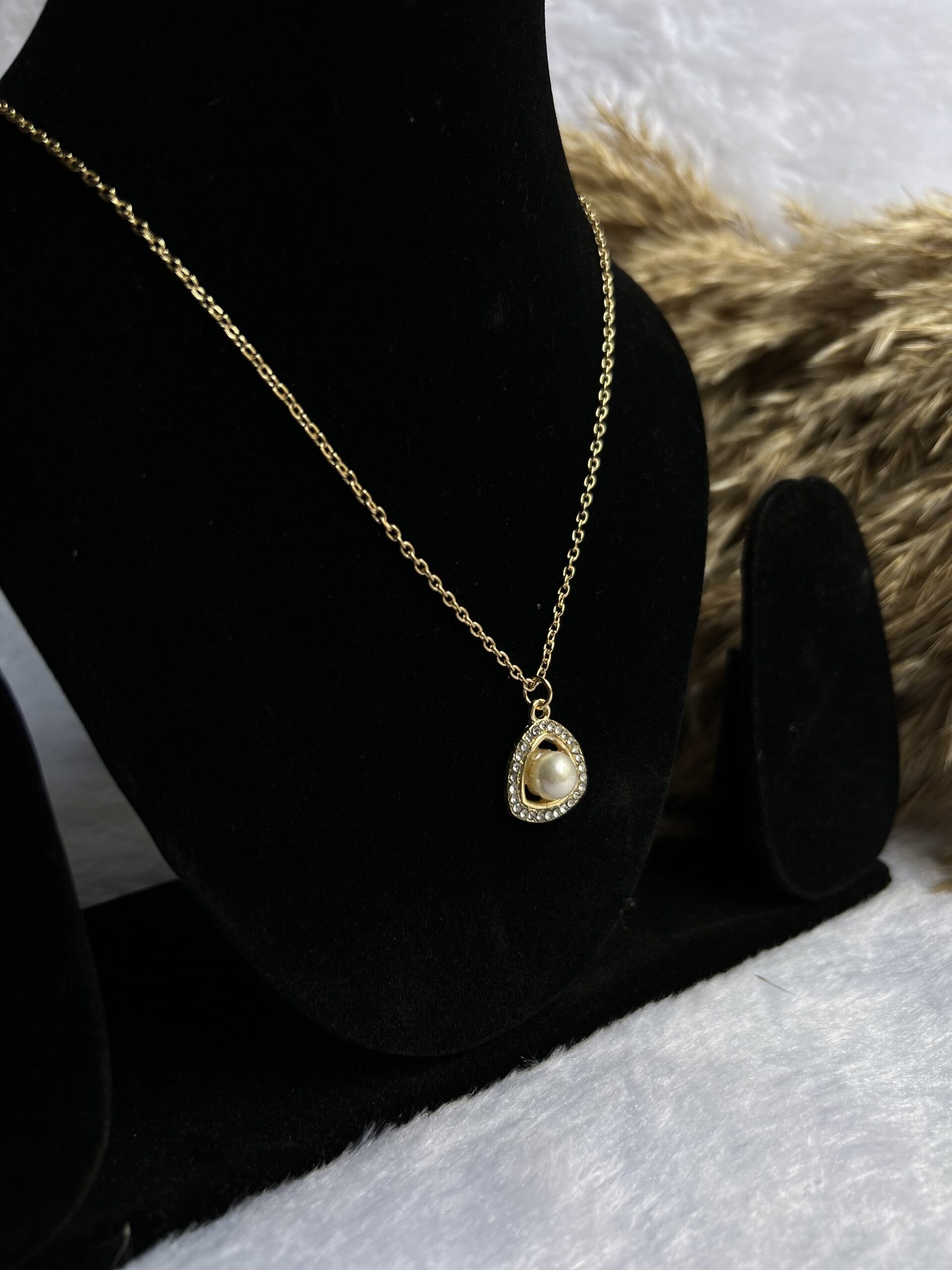 stainless steel Artistic Crystal Pendant Necklace