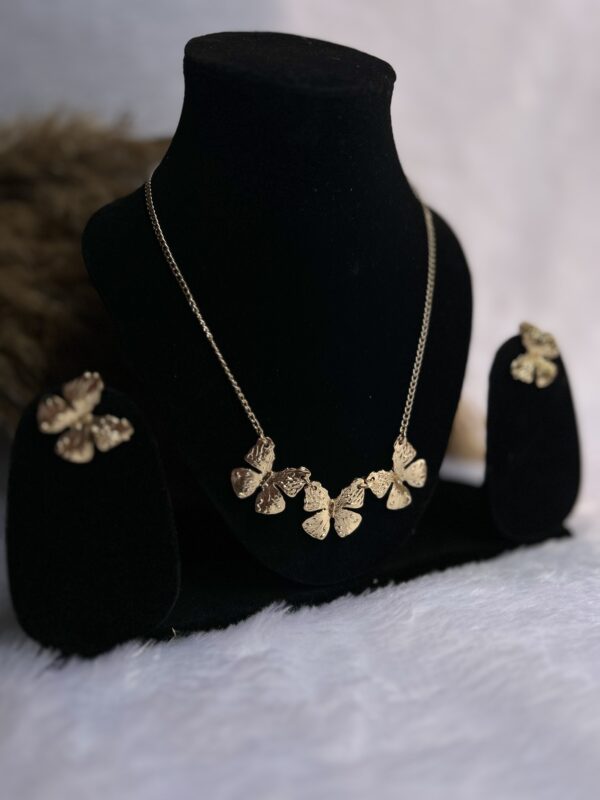 Anti tarnish Butterfly set with earrings - Image 4