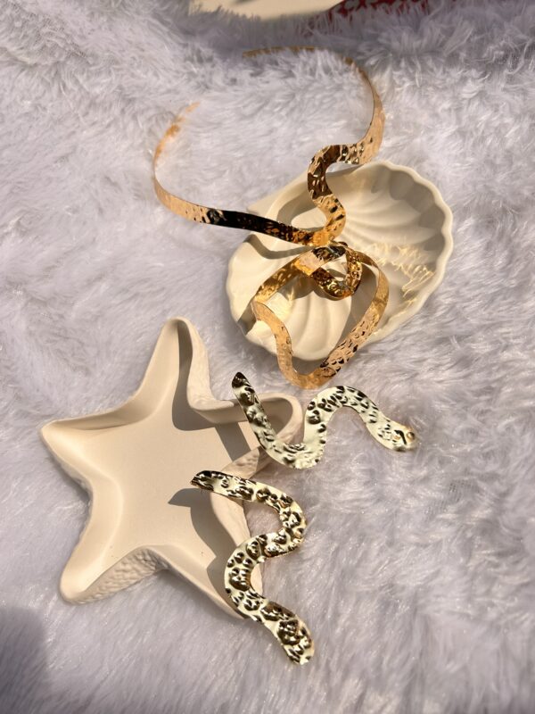 Anti-Tarnish Wavy Necklace with Earrings, ring and handcuff - Image 3