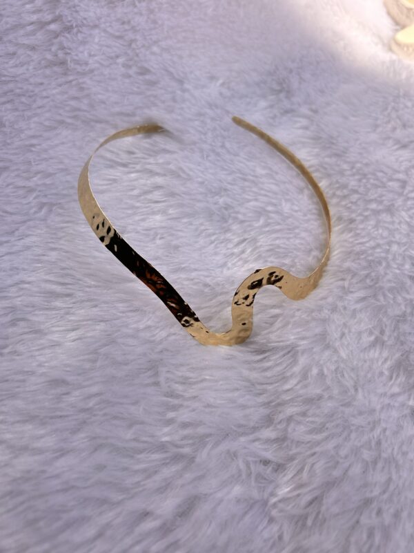 Anti-Tarnish Wavy Necklace with Earrings, ring and handcuff - Image 2