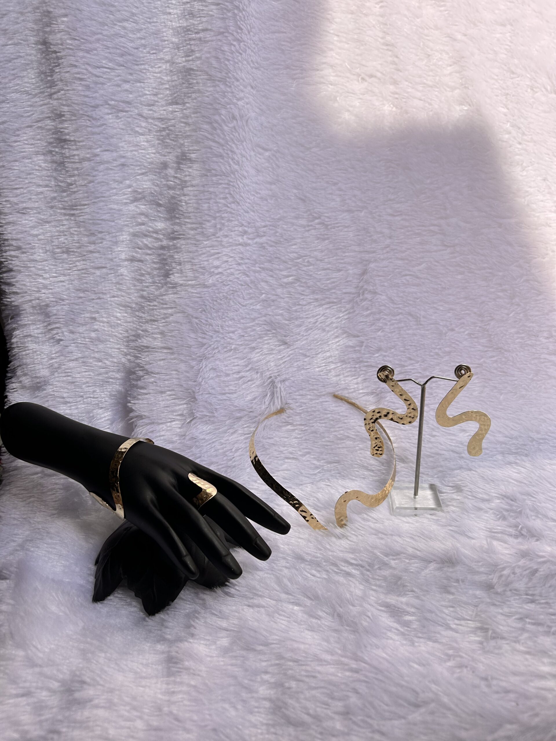 Anti-Tarnish Wavy Necklace with Earrings, ring and handcuff