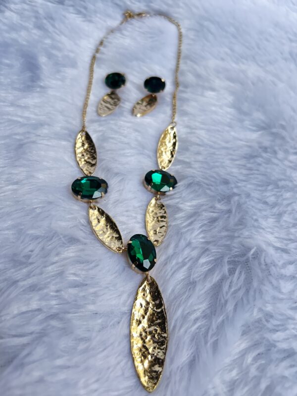 Anti-Tarnish Marquise Emerald Necklace Set With Earrings✨ - Image 3