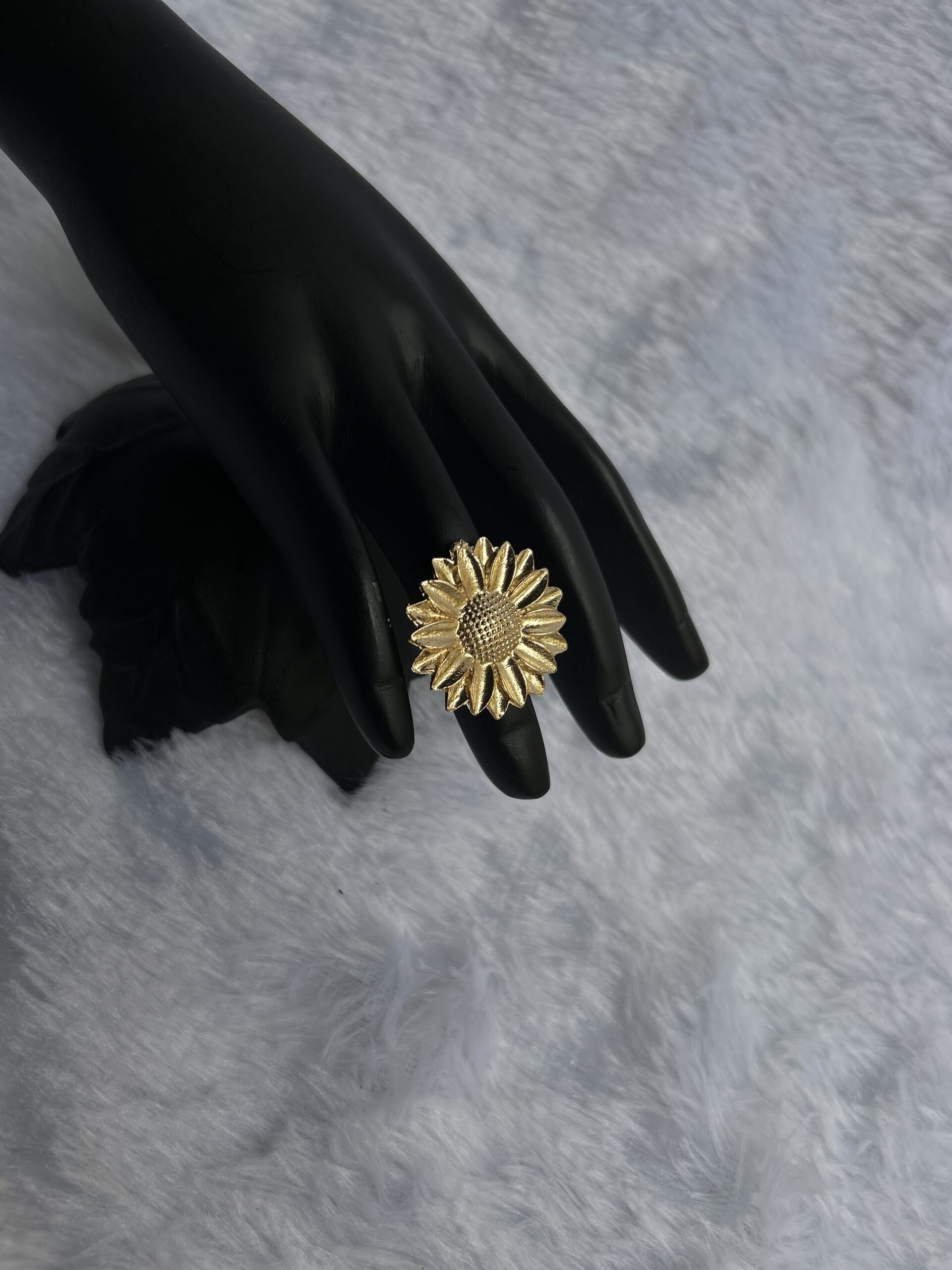 Anti-Tarnish Golden Flower Ring✨