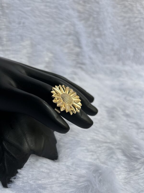 Anti-Tarnish Golden Flower Ring✨ - Image 2