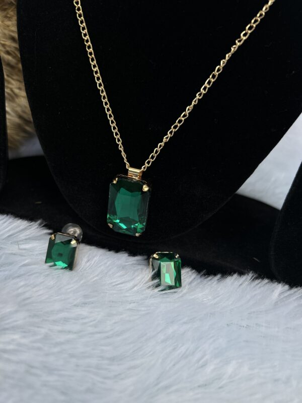 Stainless steel Emerald Bliss Pendant Set