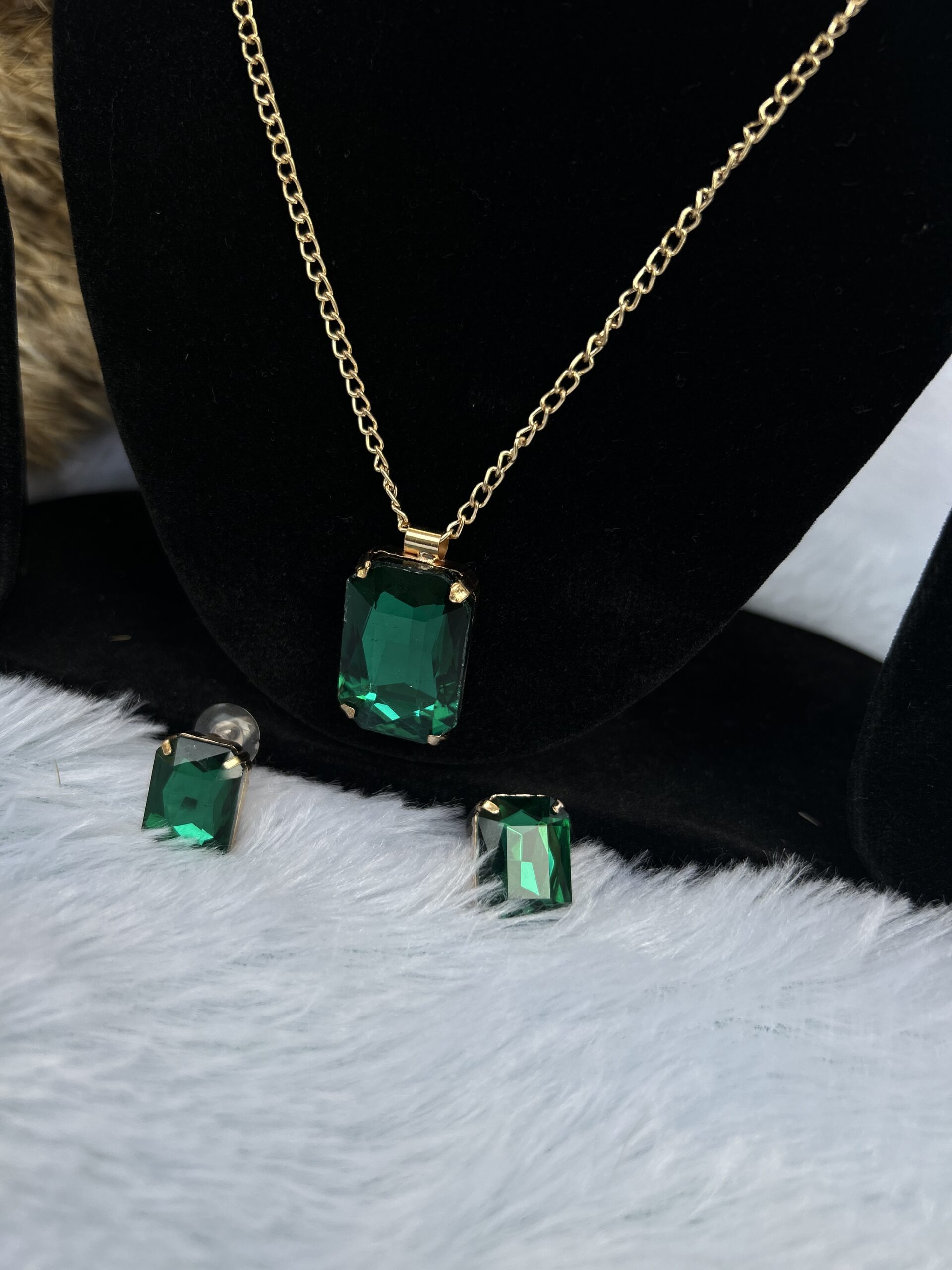 Stainless steel Emerald Bliss Pendant Set