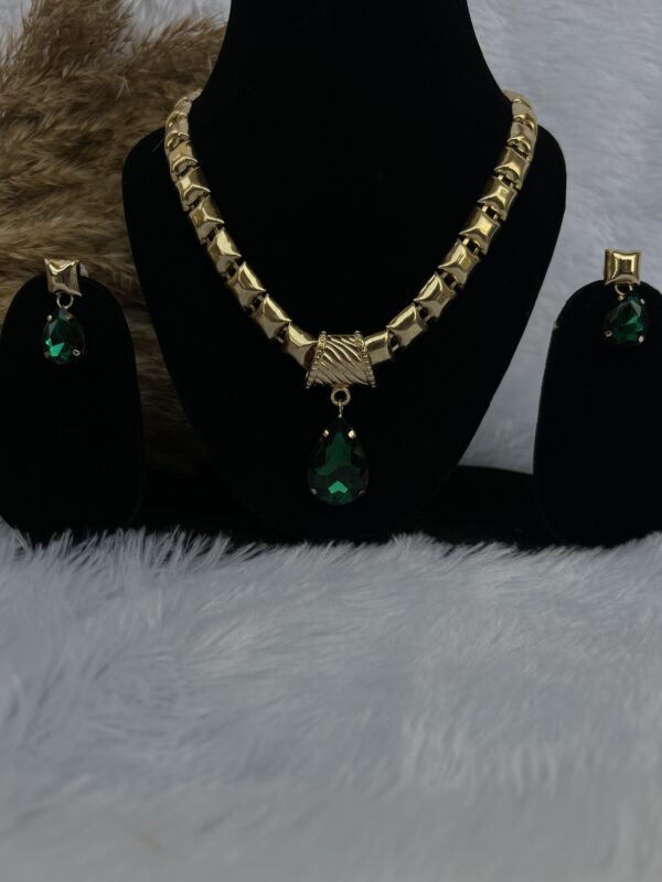 Anti-Tarnish Stainless Crystal Necklace Set With Earrings - Image 3