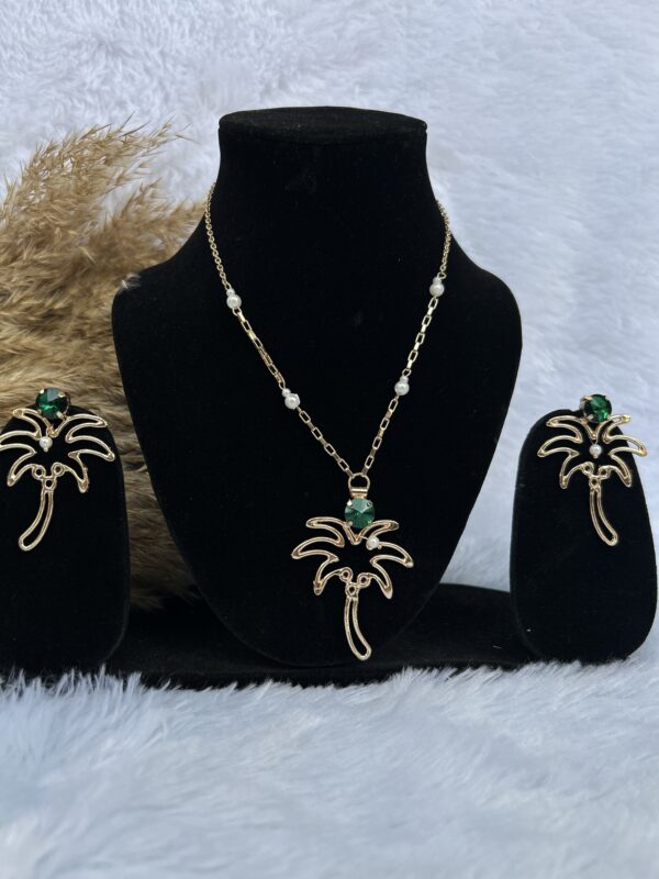 Anti-Tarnish Palm Tree Necklace Set With Earrings - Image 4