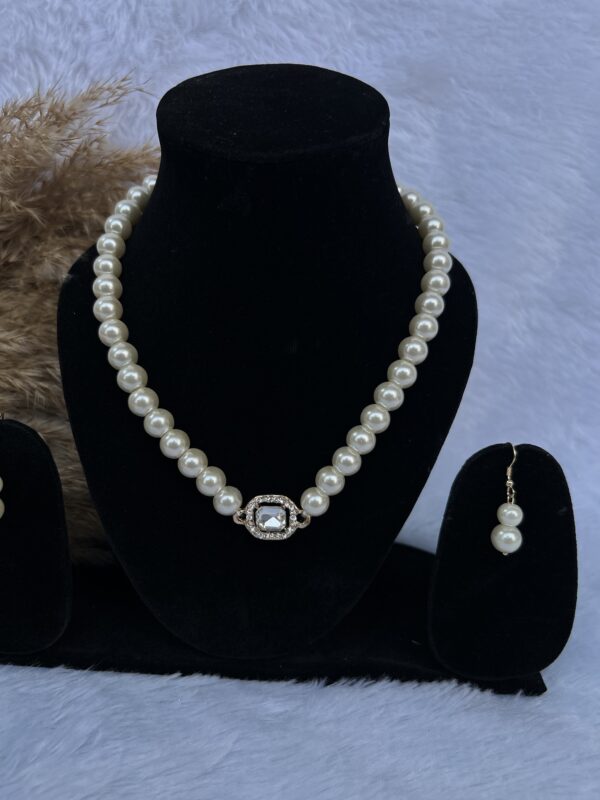 Anti-Tarnish Crystal Pearl Necklace Set With Earnings - Image 2