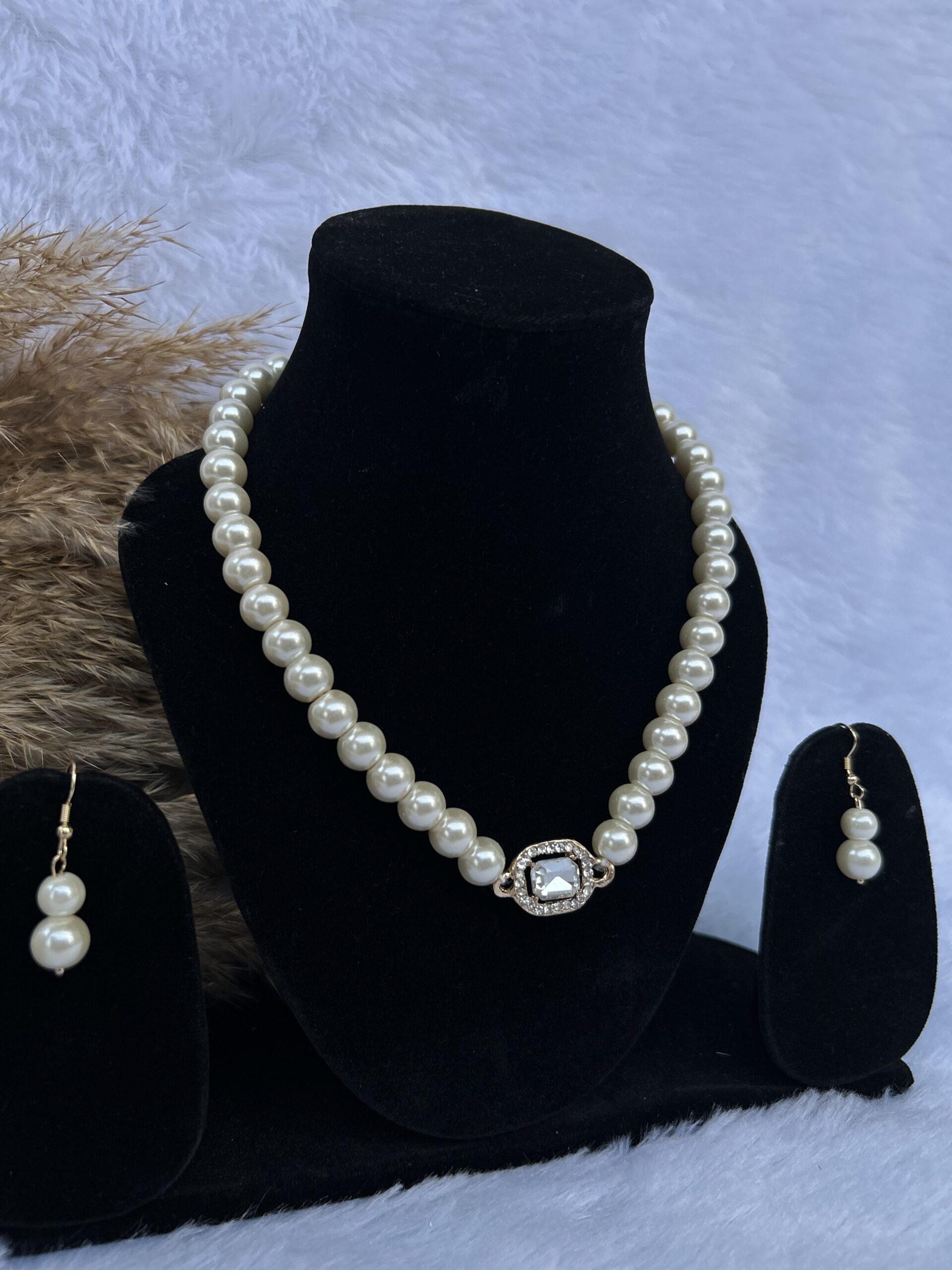 Anti-Tarnish Crystal Pearl Necklace Set With Earnings