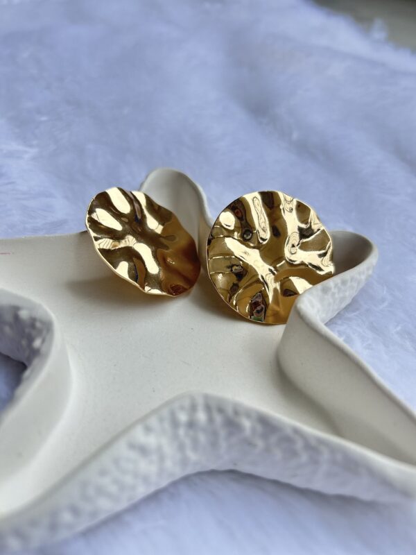 Gold bossy earrings